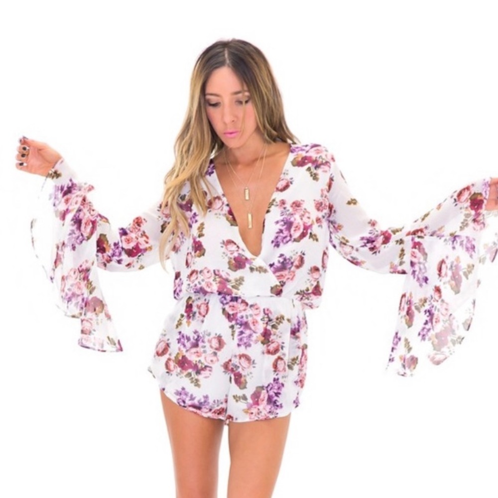 White Floral Bell Sleeve Romper🤍💜